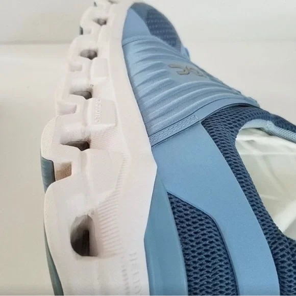 On Cloudswift Running Shoe Blue Lake/Sky, Size 10 - Picture 7 of 9